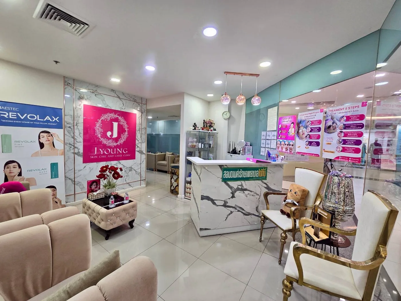 Reception and waiting area at J Young Clinic Asok branch